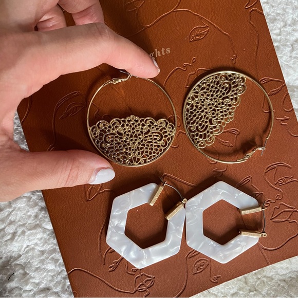 Two pairs hoop earrings - Picture 2 of 2